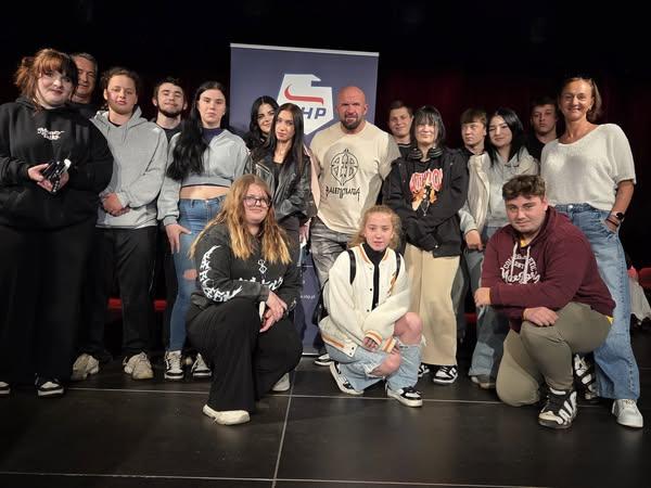 Spotkanie z gwiazdą, czyli jak młodzież z OSiW OHP Mysłakowice prawie zagrała w filmie.
