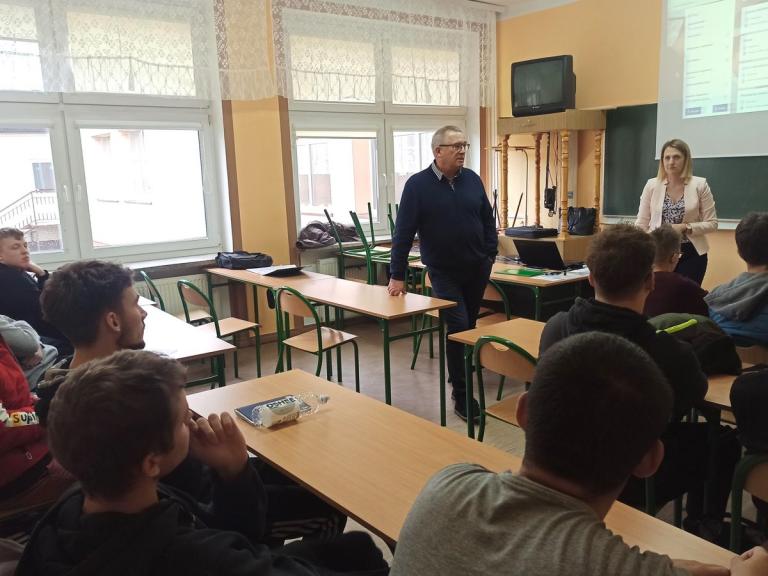Wachlarz usług rynku pracy – czyli kompleksowe wsparcie w Centrum Edukacji i Pracy Młodzieży w Krośnie