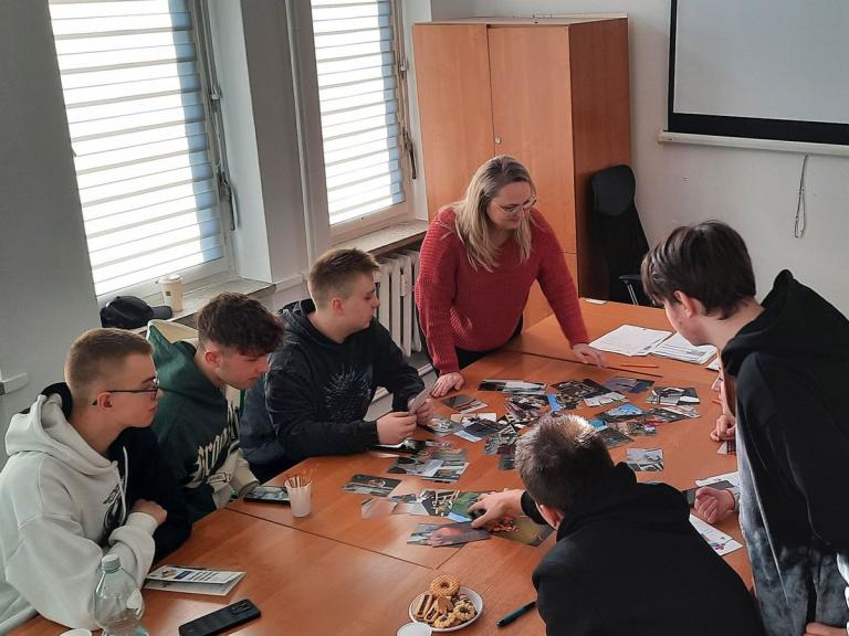 Pierwszy tydzień ferii w 9-10 Hufcu Pracy w Krośnie rozpoczęty