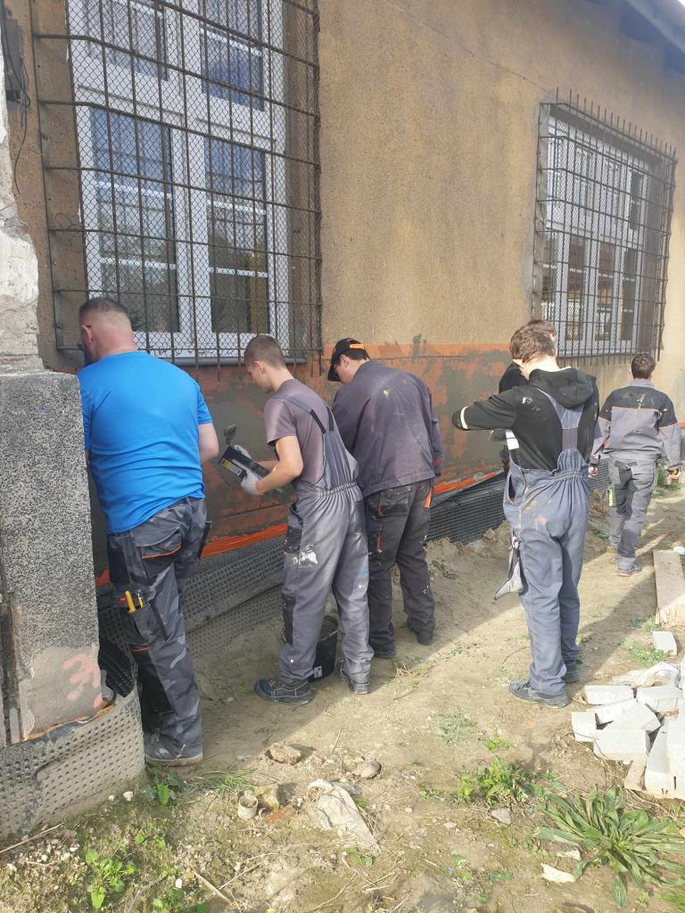 Odnawiamy elewację naszego Centrum - klasa 2 B