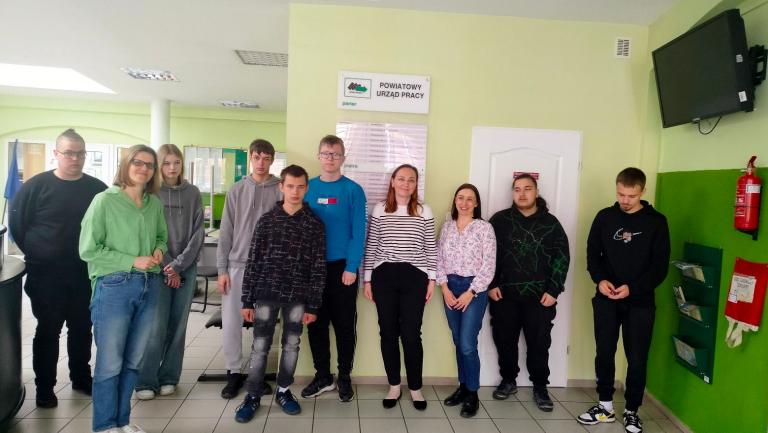 Wejście na rynek pracy – wizyta dla uczestników Hufca Pracy w Kościanie w Powiatowym Urzędzie Pracy