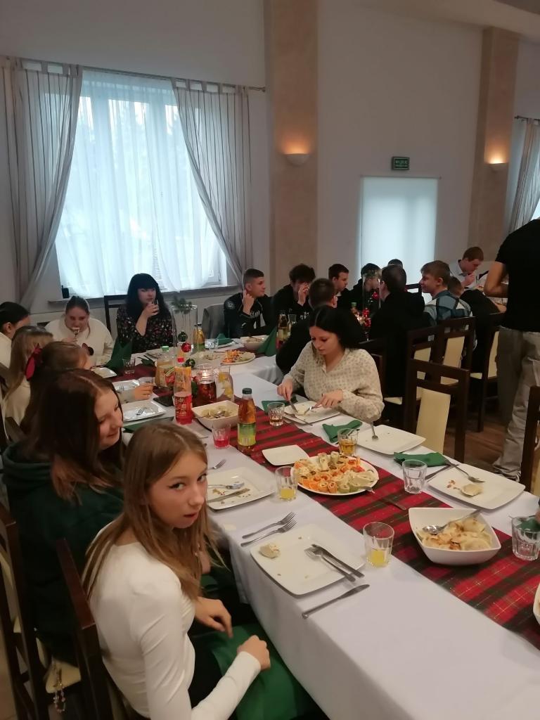 Jest taki dzień bardzo ciepły chodź grudniowy, w którym gasną wszelkie spory