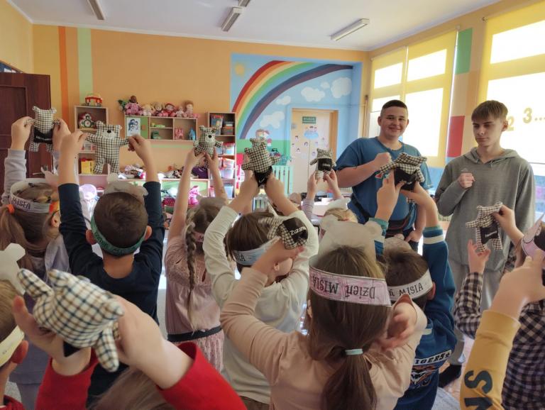 Dzień Pluszowego Misia z Hufcem Pracy w Koninie