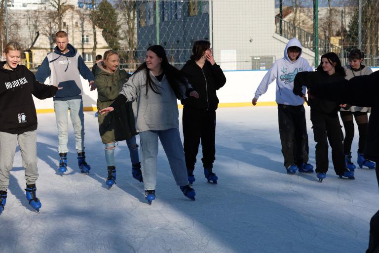Sportowe szaleństwo na lodowisku