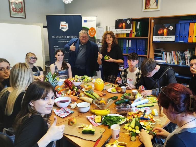 Warsztaty CARVINGU: Sztuka Rzeźbienia w Owocach i Warzywach