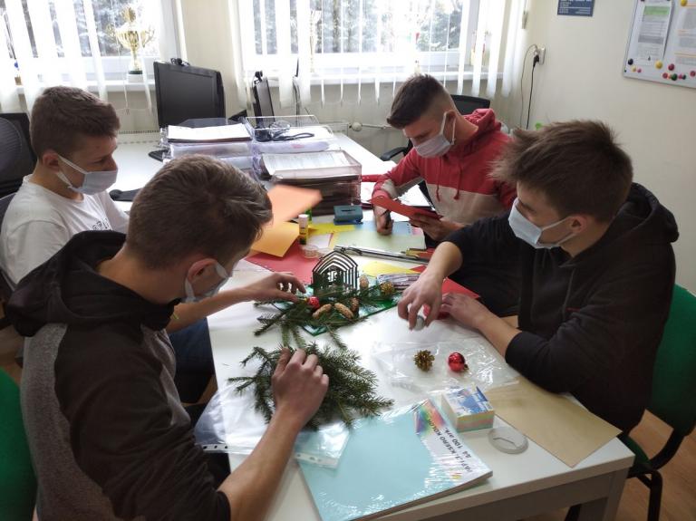 Świąteczne upominki w 9-9 Hufiec Pracy Krosno