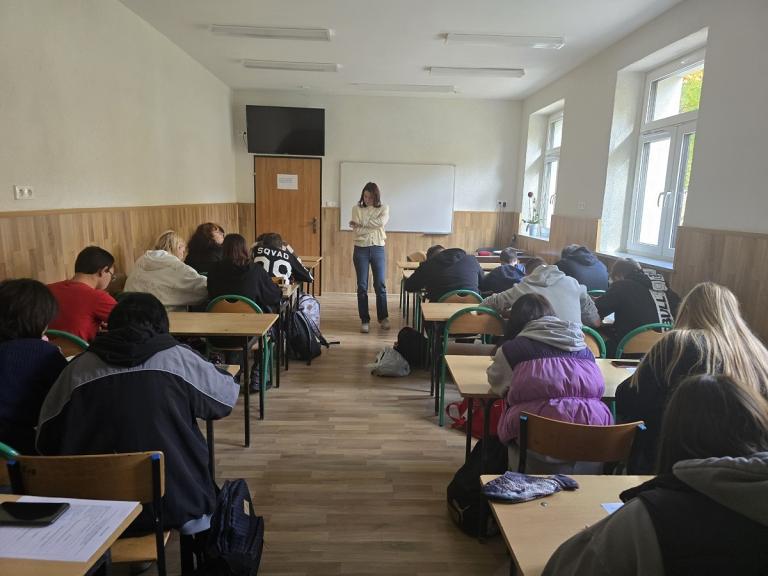 „Negatywne skutki braku dbania o środowisko w szkole i pracy”