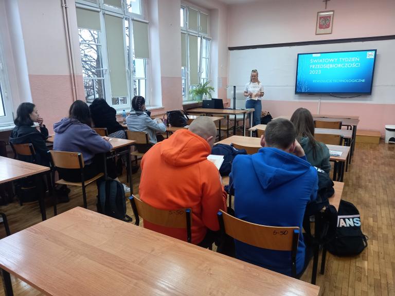 Światowy Tydzień Przedsiębiorczości w Młodzieżowym Centrum Kariery w Czarnkowie