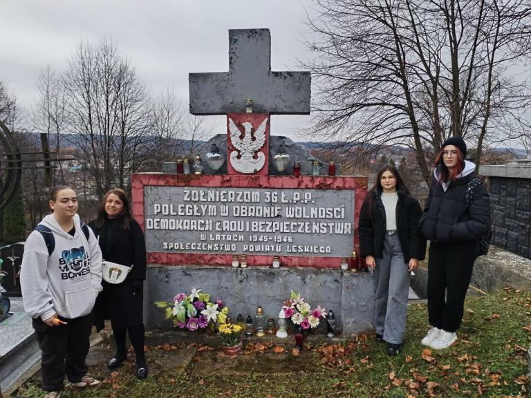 Młodzież sanockiego Hufca pamięta o leskich bohaterach
