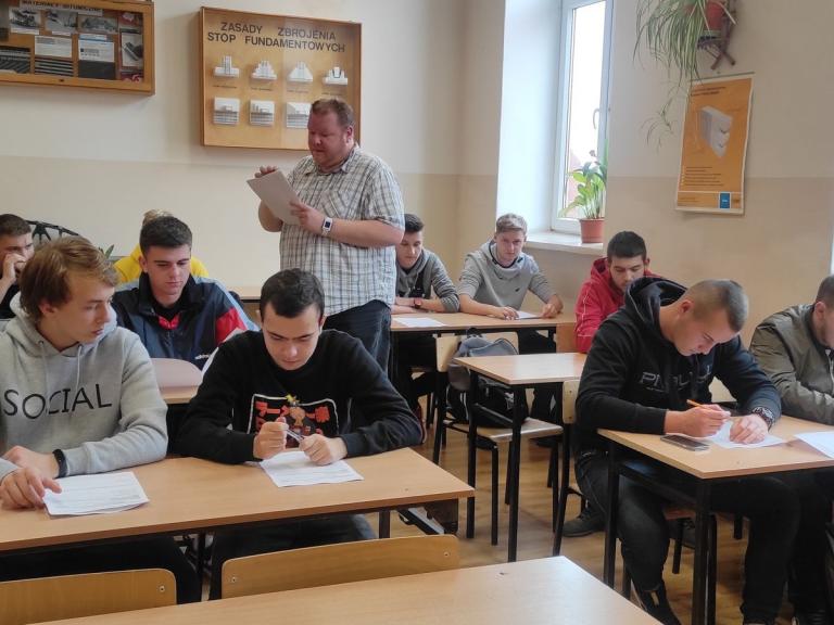 Spotkanie młodzieży 9-10 Hufca Pracy z doradcą zawodowym