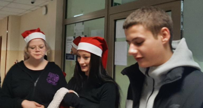Grudzień to czas uśmiechu, prezentów i życzliwości