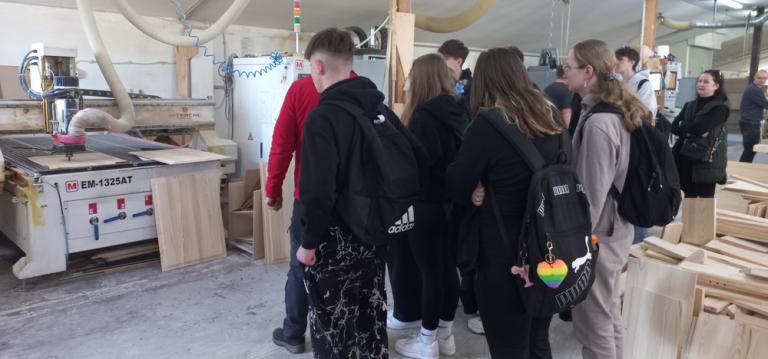 Wizyta studyjna w zakładzie stolarskim