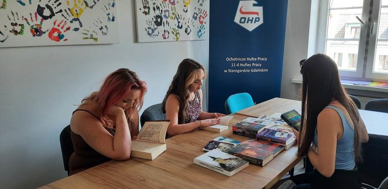 Inicjatywa „Podziel się książką” w 11-4 Hufcu Pracy w Starogardzie Gdańskim
