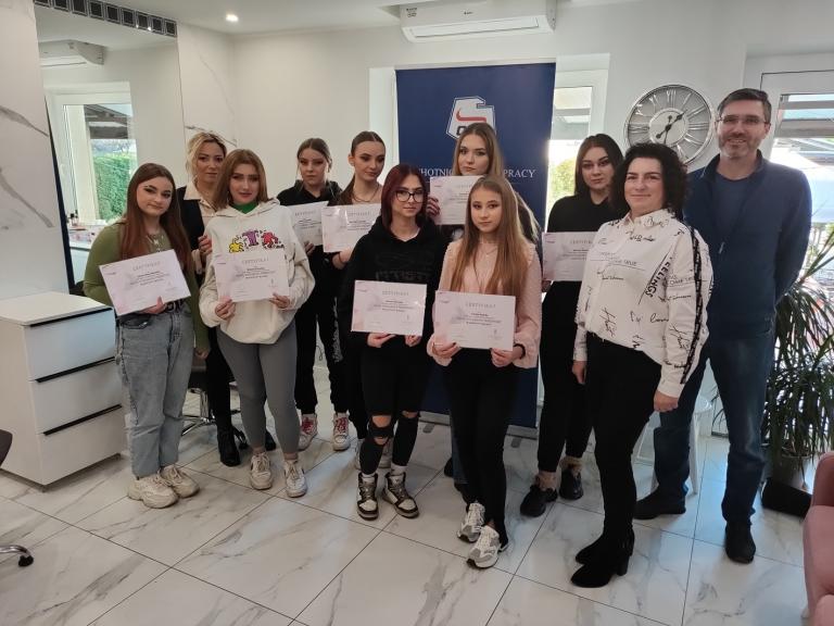 Dbam, wyglądam, prezentuję – warsztaty wizażu w Centrum Edukacji i Pracy Młodzieży w Koninie
