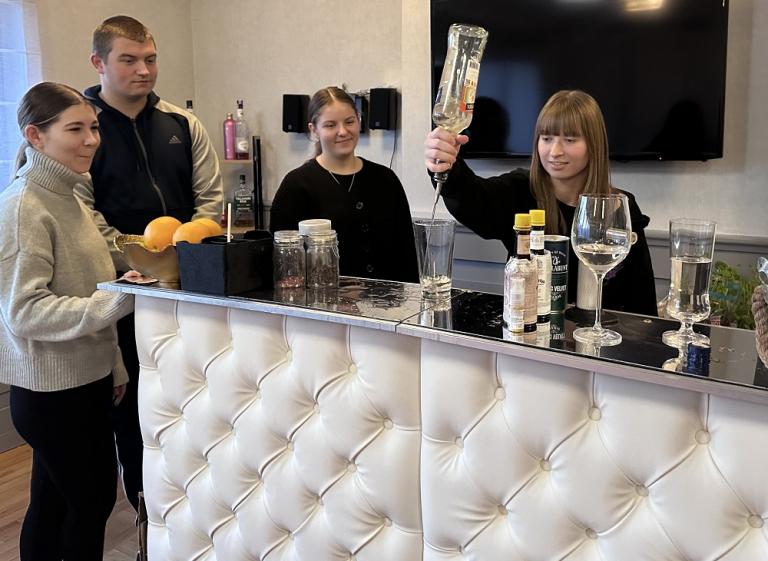 Kurs kelner-barman w Dąbrowie Tarnowskiej zakończony