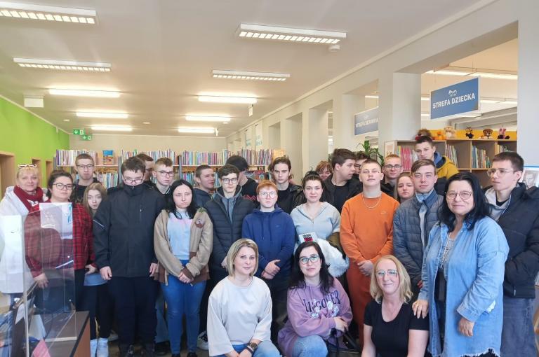 Dzień Bibliotekarza i Bibliotek w Hufcu Pracy w Kłecku w ramach świąt nietypowych FestiFunDays