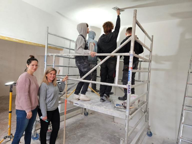 Bolesławiecka młodzież HP z wizytą studyjną w firmie budowlanej