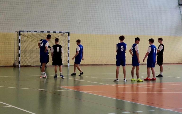 Przemkowscy piłkarze na eliminacjach halowej piłki nożnej w Jaworze