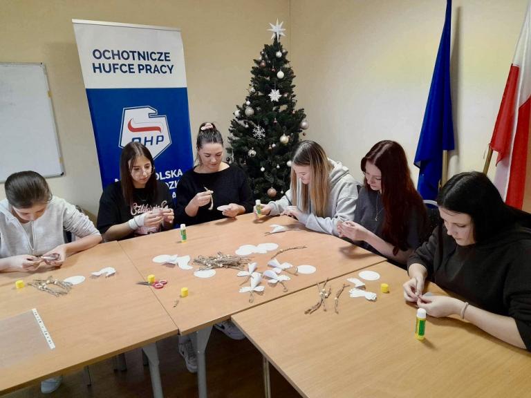 Pomysły na ozdoby z papieru na choinkę