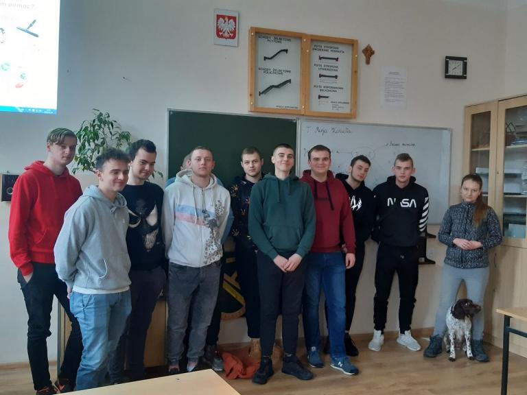 Krośnieńskie Stowarzyszenie Ochrony Zwierząt w 9-10 Hufcu Pracy w Krośnie