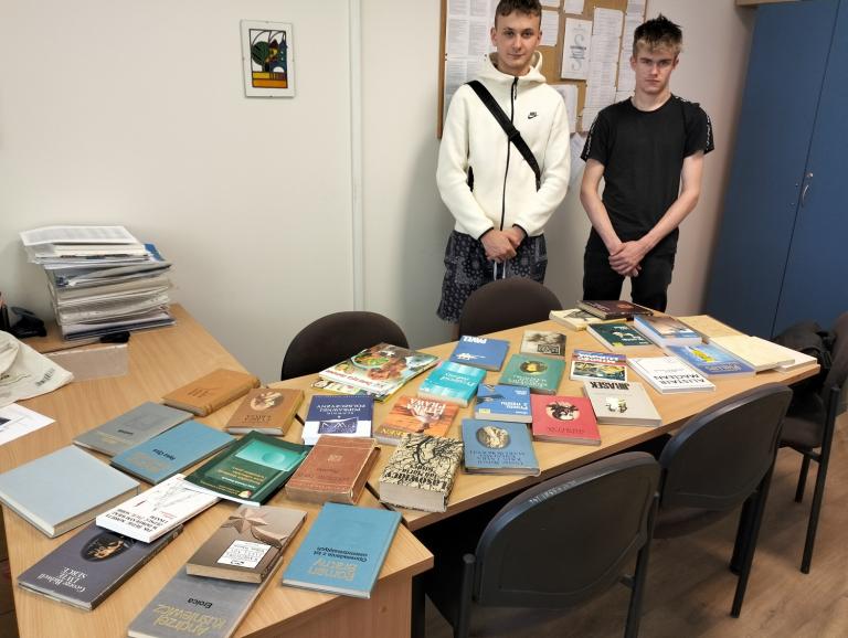 Młodzież z Hufca Pracy z Wrocławia w inicjatywie „Siła jest w nas-pobaw się ze mną i poczytaj mi”