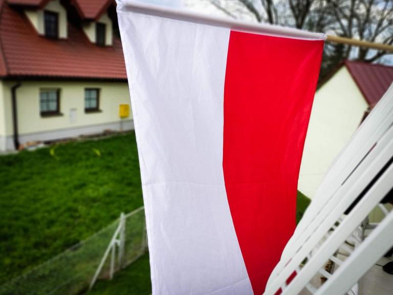 Dzień Flagi Rzeczypospolitej Polskiej - inicjatywa Rady Młodzieży w OSiW Iwonicz