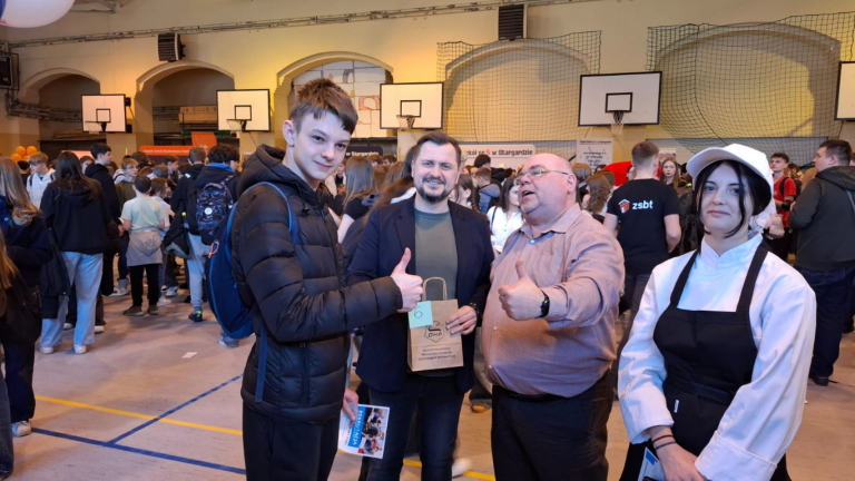 XVII Spotkanie z Edukacją w Stargardzie – Zastępca Zachodniopomorskiej Wojewódzkiej Komendant Marcin Simiński wspiera młodzież w wyborze ścieżki kariery