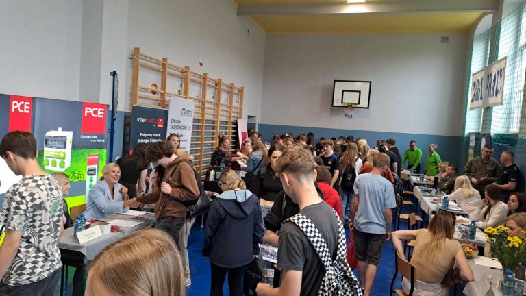 Targi Pracy i Edukacji w Zespole Szkół Cechu Rzemiosł Różnych w Bielawie