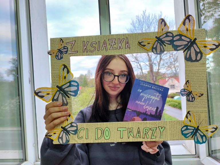 Z książką Ci do twarzy!