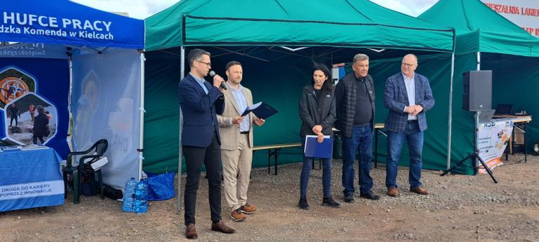 „Po trzecie taniec” – mikołajkowa zumba z przedszkolakami