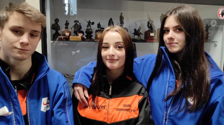 Uczestnicy OSiW OHP w Ząbkowicach Śląskich na imprezie sportowo – turystycznej „Świdnickie Questowanie Śladami” Mieczysława Kozara-Słobódzkiego