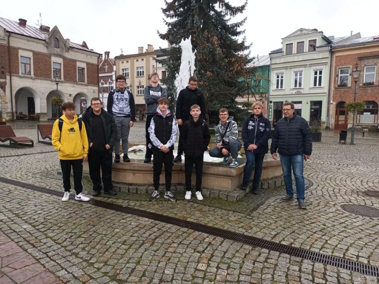 Uczestnicy zwiedzają krośnieńską starówkę