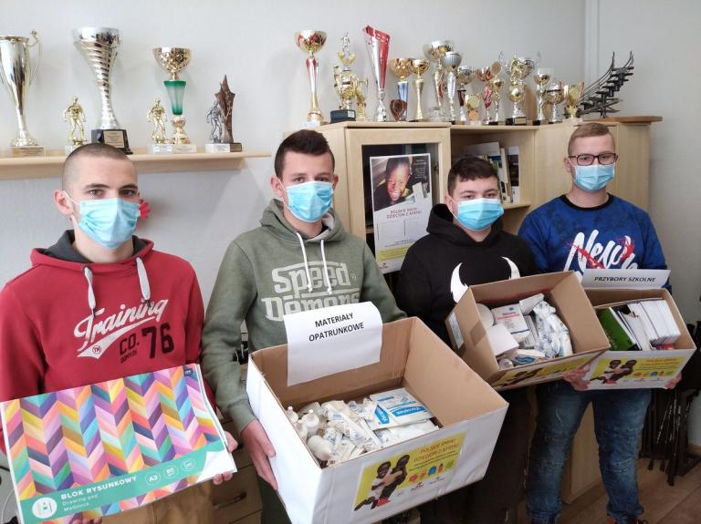 Działalność charytatywna w 9-9 Hufcu Pracy Krosno