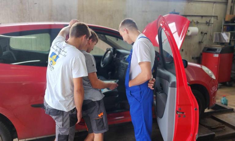 Mechanik pojazdów samochodowych z 