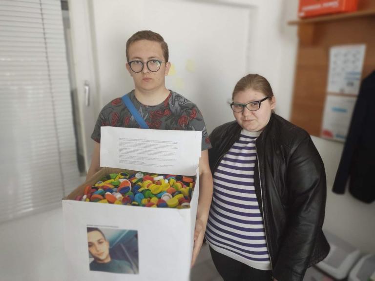 Finał inicjatywy „Zbiórka nakrętek plastikowych” w sanockim Hufcu