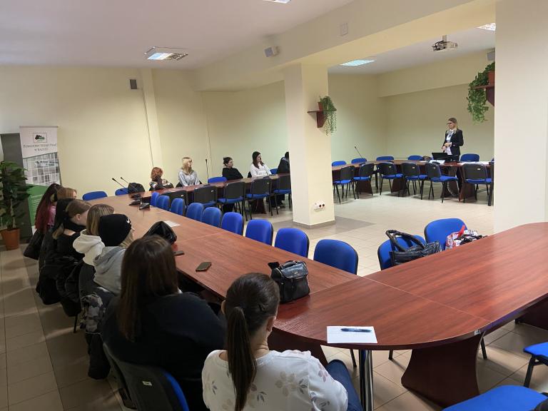 Wizyta uczestników Ochotniczych Hufców Pracy w Powiatowym Urzędzie Pracy w Kaliszu z okazji Roku Edukacji Ekonomicznej