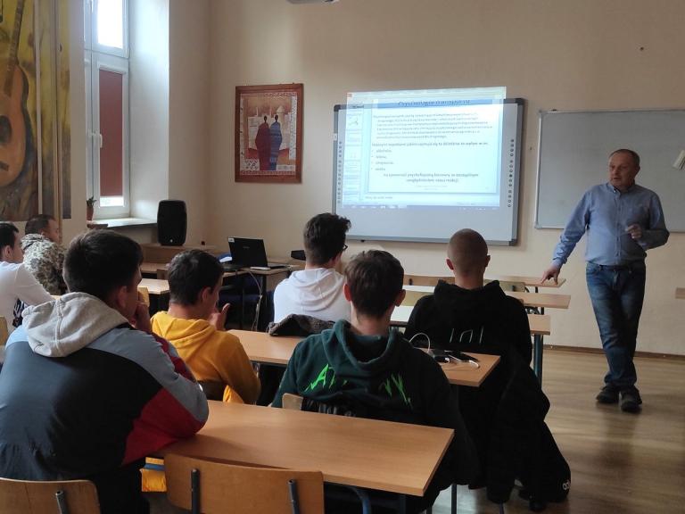 Udział młodzieży 9-10 HP w programie edukacyjno- profilaktycznym „Bezpieczeństwo w ruchu drogowym”