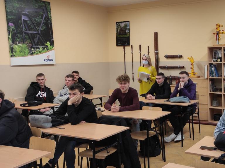 Start w dorosłość – realizacja programu autorskiego w 9-9 Hufcu Pracy Krosno