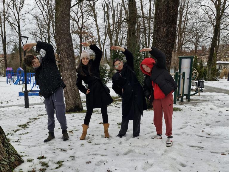 Bezpieczeństwo podczas zabaw zimowych  w krośnieńskim 9-10 Hufcu Pracy