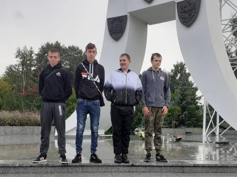 Młodzież OSiW w Iwoniczu na koncercie muzyki religijnej i patriotycznej w Krośnie