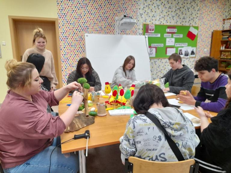 Warsztaty wielkanocne w OSiW Iwonicz
