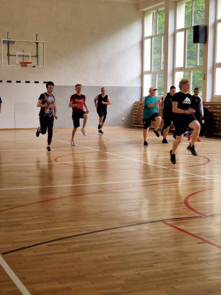 Trening czyni cuda – przygotowania do biegu patriotycznego 