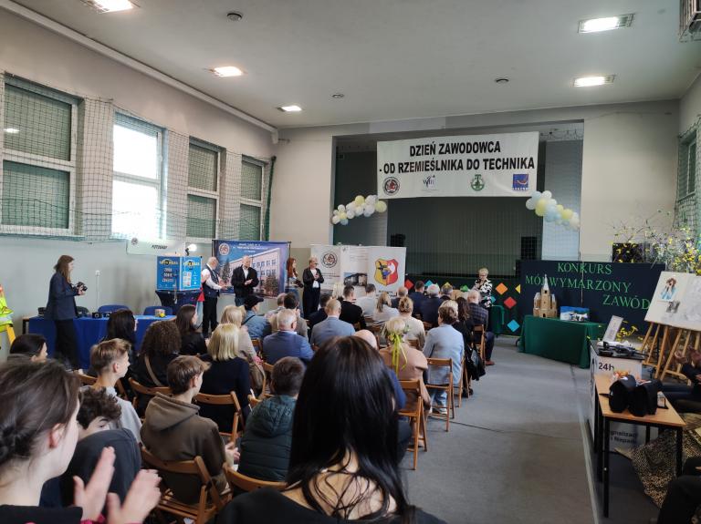 Targi pracy „Dzień zawodowca – od rzemieślnika do technika” w Lesznie 