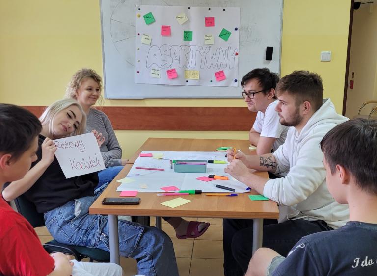 Klub Absolwenta w Lanckoronie - dlaczego asertywność jest tak ważna dla młodzieży wkraczającej na rynek pracy?