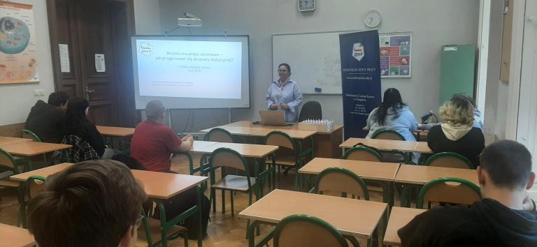 Zanim podejmiesz pracę – praktyczne porady z Giełdy Edukacji i Pracy w Chraplewie