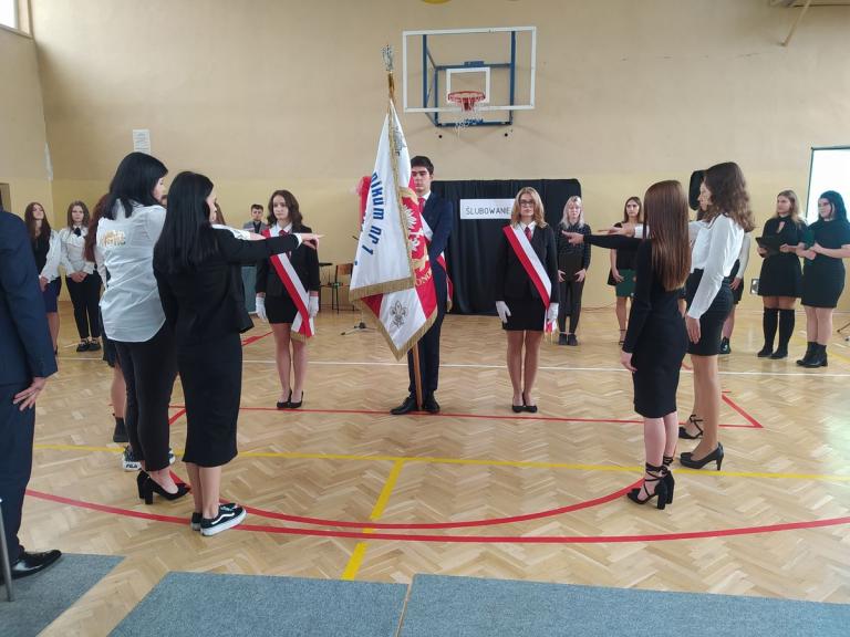 Pasowanie na ucznia pierwszoklasistów w przemyskim Hufcu Pracy
