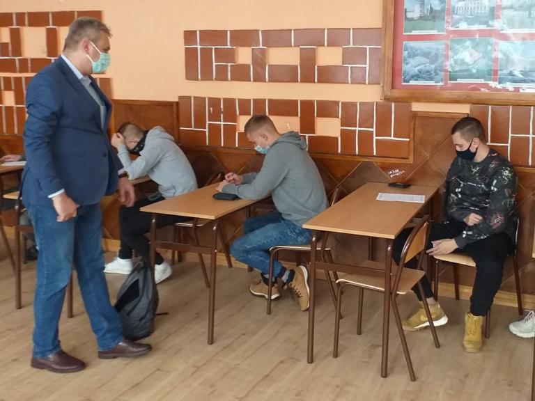 Zajęcia wyrównawcze w 9-8 Hufcu Pracy w Sanoku
