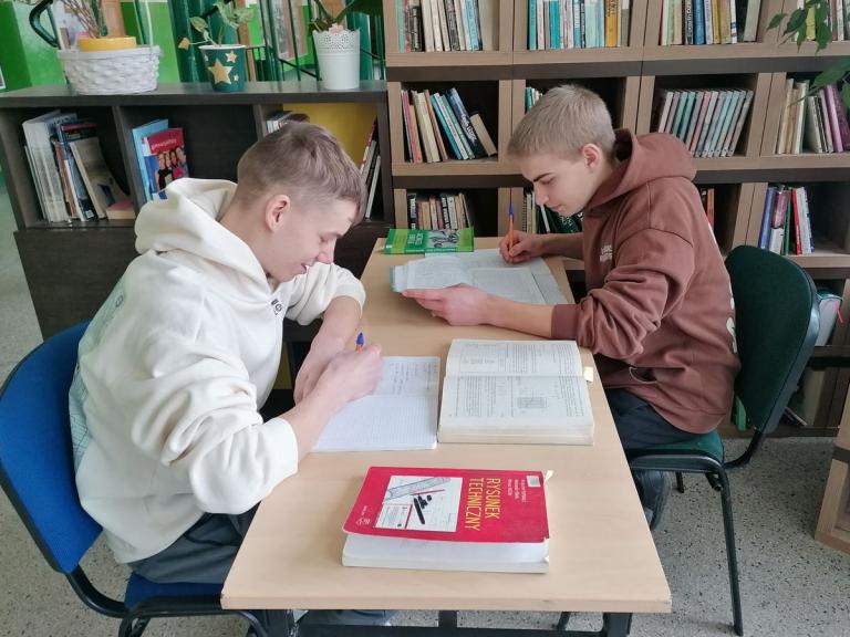 Konsultacje edukacyjne w 9-9 Hufcu Pracy w Krośnie