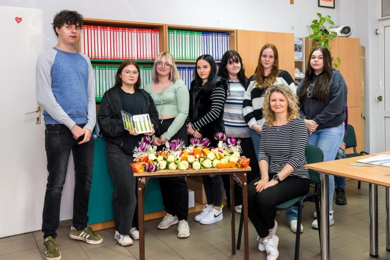 Fruit Carving w Młodzieżowym Centrum Kariery w Turku