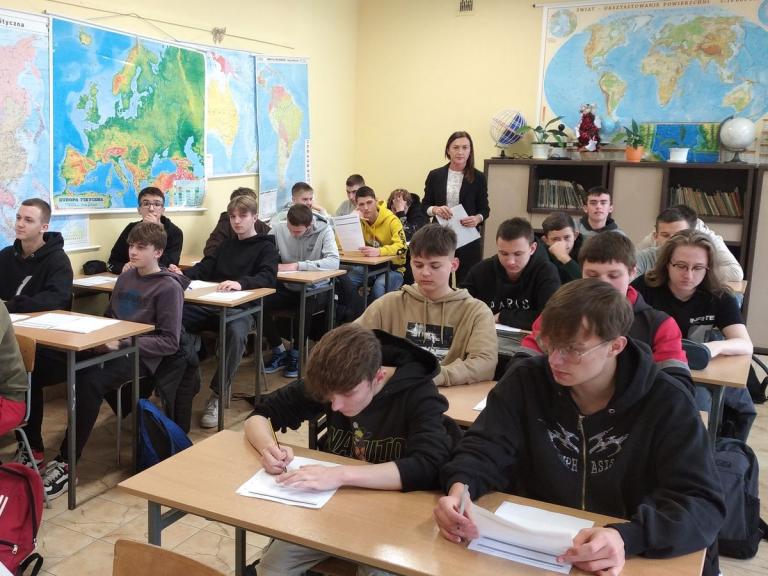 Zajęcia z rynku pracy w 9-9 Hufcu Pracy w Krośnie